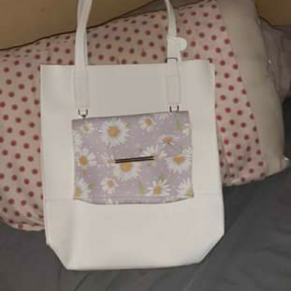 Purse - Picture 1 of 1